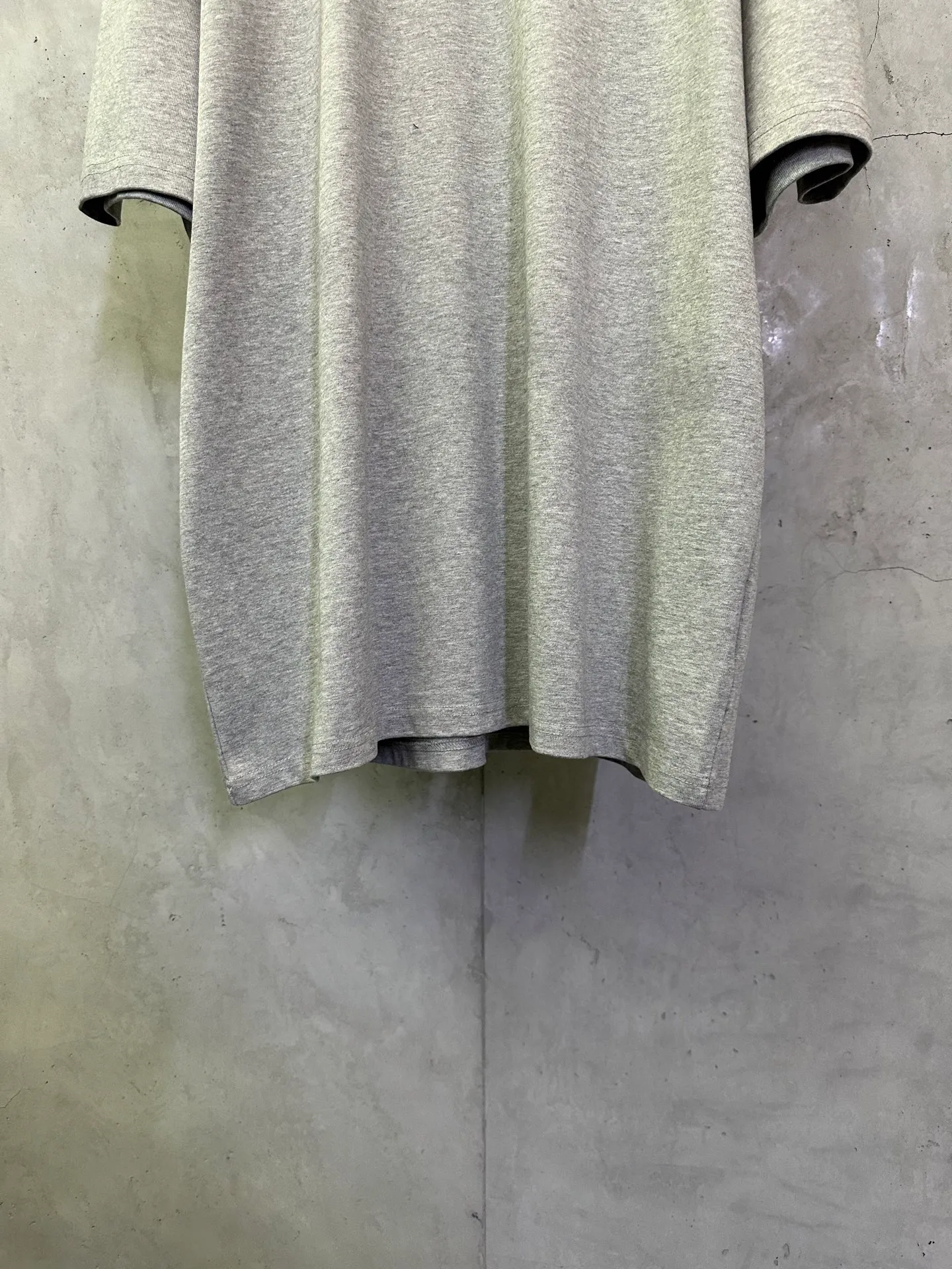 P270 Chrome Hearts 25ss cross flocking printed round neck short-sleeved T-shirt. Fabric is high-definition, super heavyweight cotton, double yarn compact Xinjiang cotton, weight 400g, matched with 2*2 Salona ribs 420g, clean cloth, clear cloth texture, tight feel, stiff, high color fastness, no deformation, no discoloration, custom hardware, thread, accessories, alignment, same style for men and women -Color: black white Gray -Size: XS S M L XL